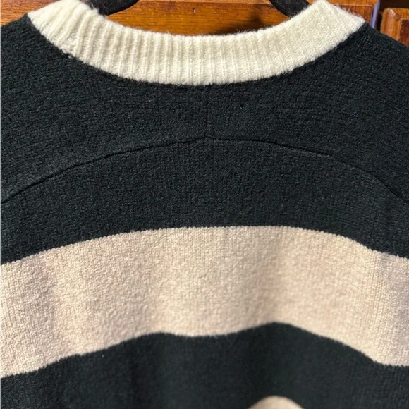 Abercrombie & Fitch Black and Cream Striped Madeline Crewneck Sweater - Picture 4 of 8